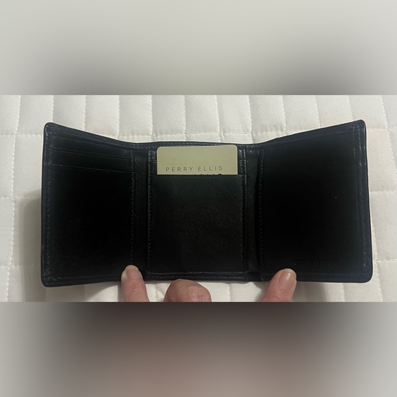 NWT Perry Ellis Black Leather Tri-Fold Wallet - Picture 1 of 5